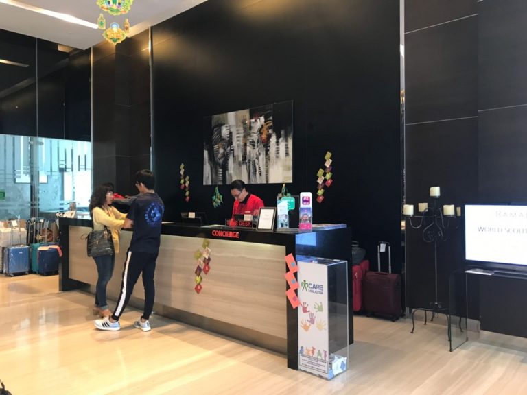 フロントカウンター