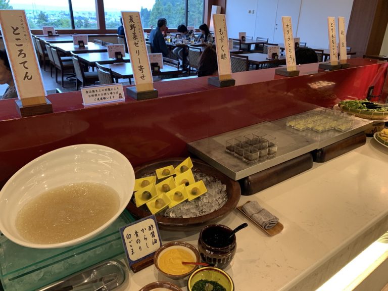 ところてん、夏野菜ゼリー寄せ、もずく酢、オクラとろろです。