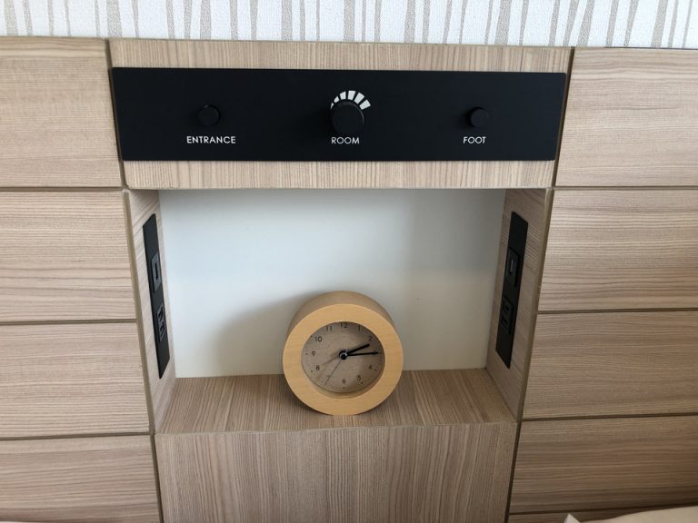 枕元にコンセント