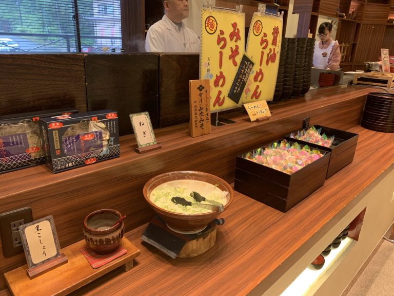 朝ラーメンのコーナーには、醤油らーめん、みそらーめんがありました。