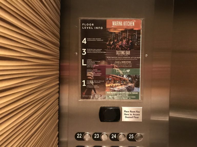 エレベーター内レストラン案内