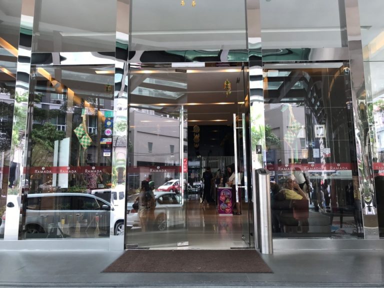 エントランス外観