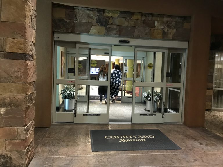 ホテルエントランス