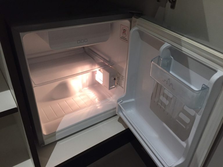 冷蔵庫(開けた状態)