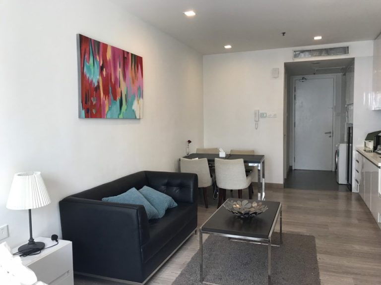 客室全体(入口方向)2