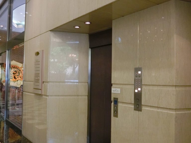 ロビーエレベーターホール