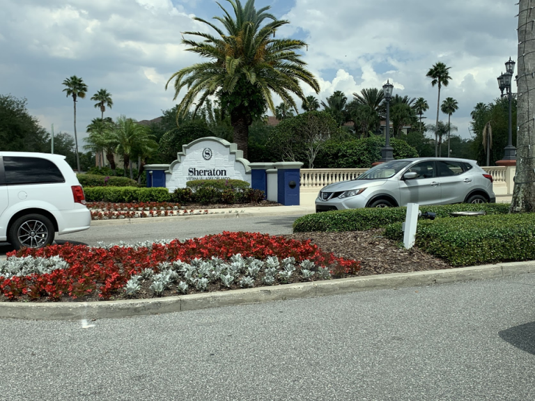 エントランス外観1