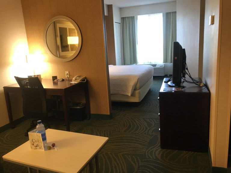 そこまで広くないお部屋