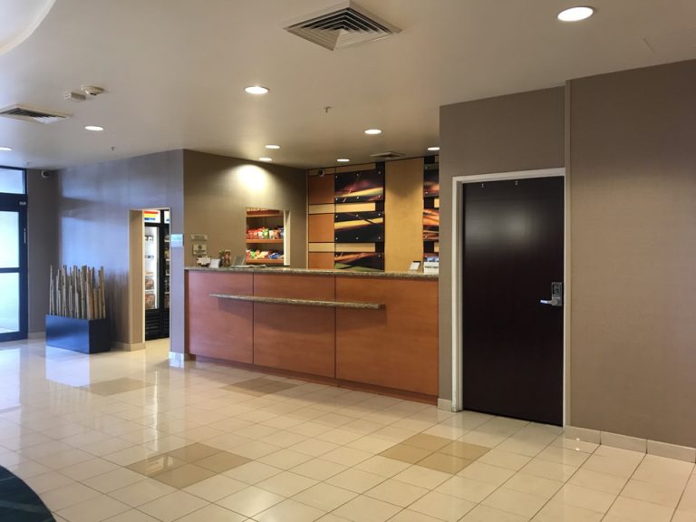 フロント、フロント横に竹が飾られていました