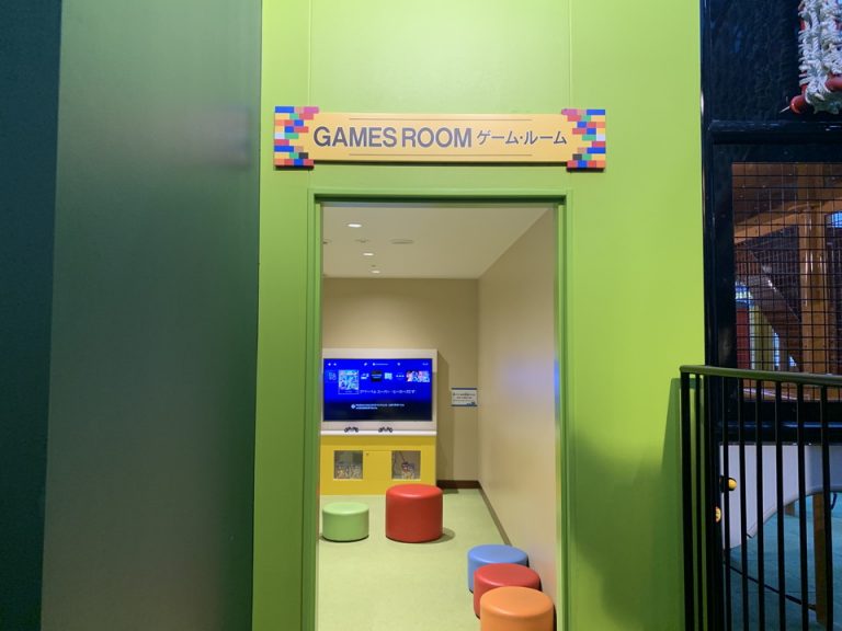 レストランにはゲームルームもあります