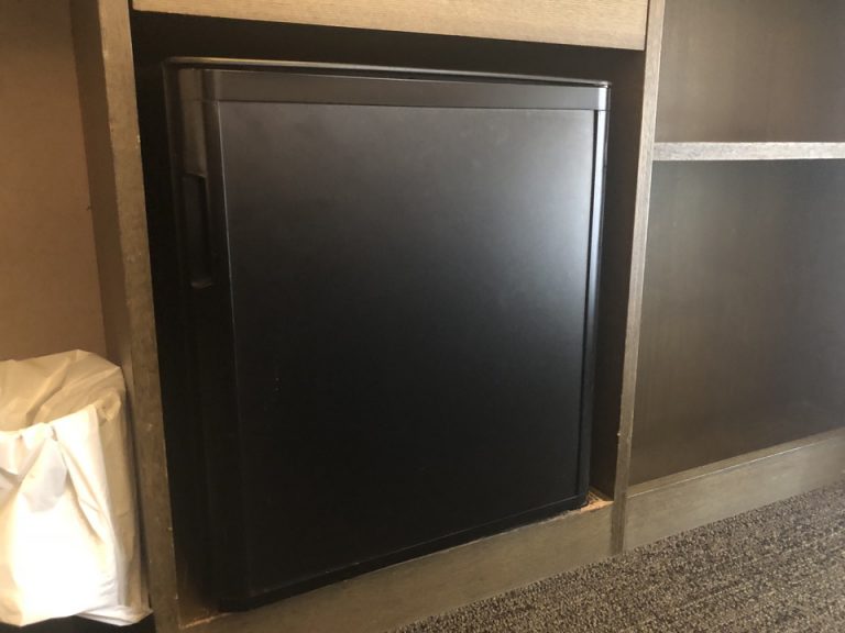 冷蔵庫(閉めた状態)