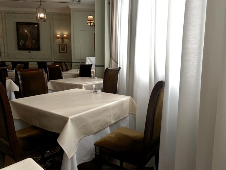 朝食会場 客席全体