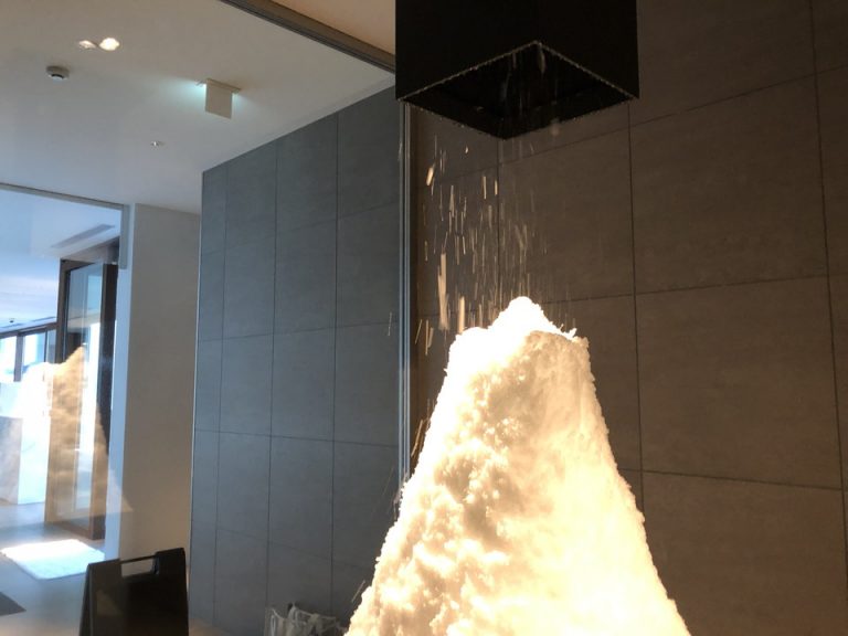 人工雪はずーっと降っていました などの後に身体をクールダウンするお部屋 snowルーム