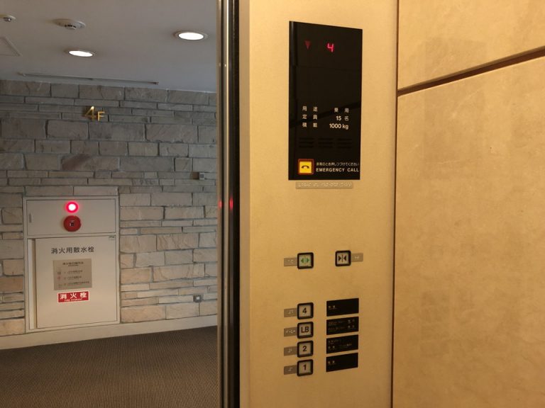 ホテル棟・エレベーター・内装