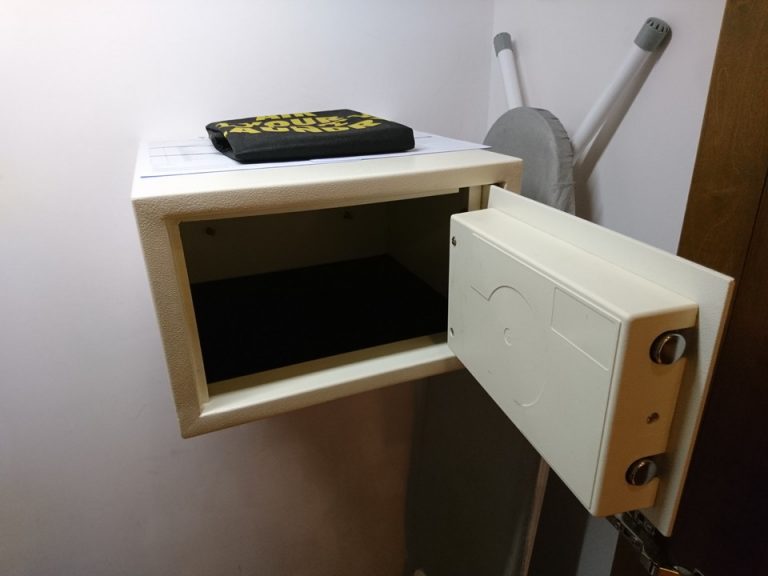 セーフティボックス(開けた状態)