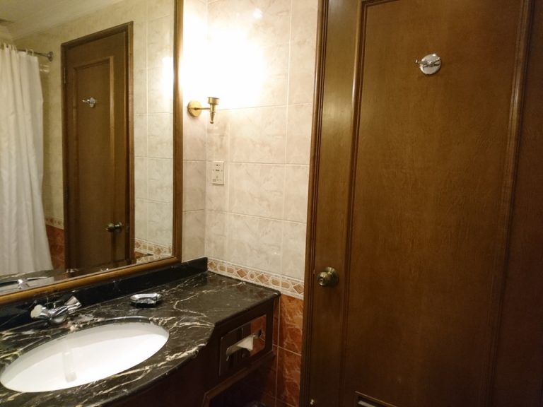 バス内から入口