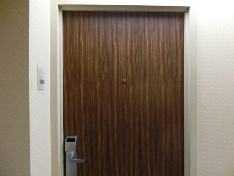 廊下からみた客室ドア