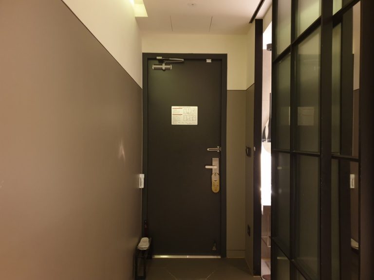 客室入口内観ドア(2)