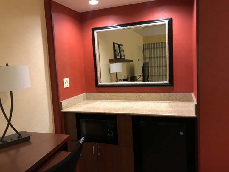 冷蔵庫とレンジの上にはカウンターがありました