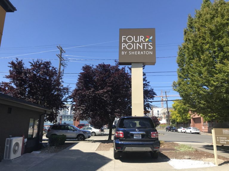 ホテルサインボード