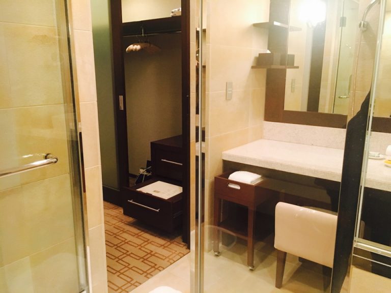 バスルーム内から入口