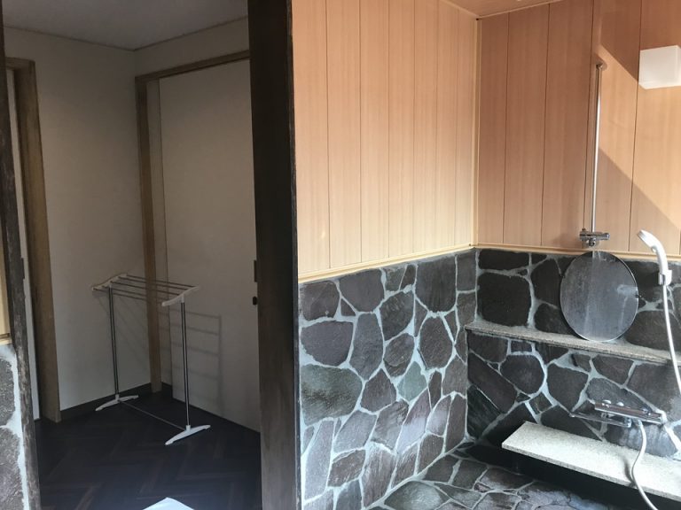 バスルーム内から入口