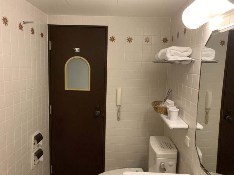 バスルーム内から入口