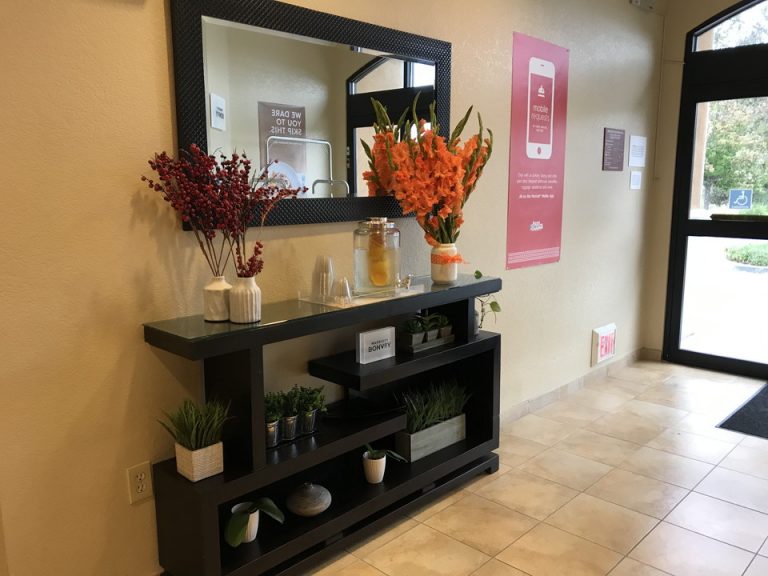 エントランス前