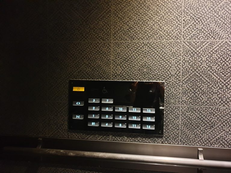エレベーター回数ボタン(2)