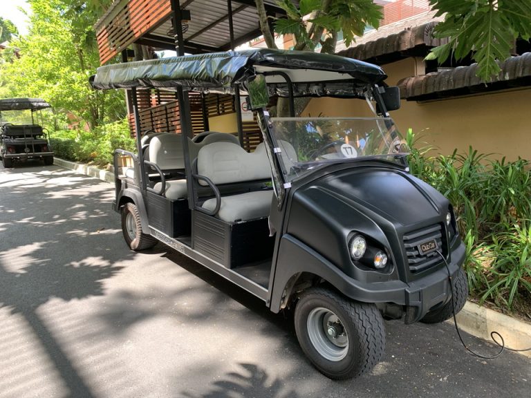 ホテル内移動バギー