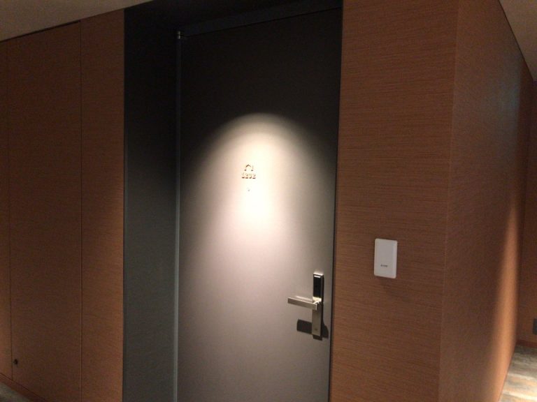 客室ドア