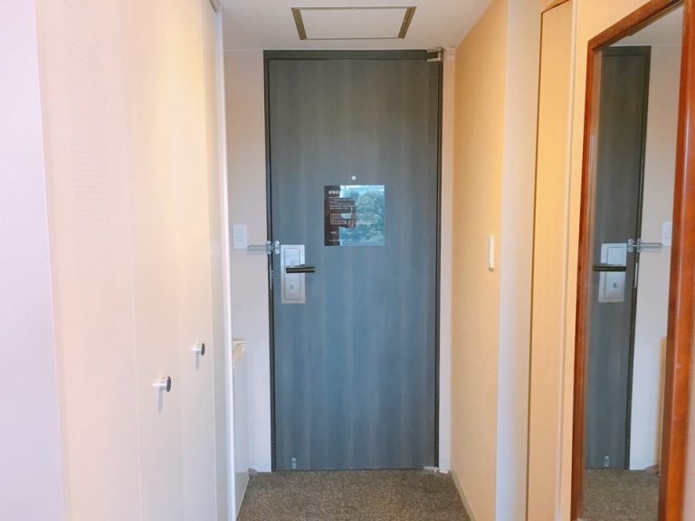 客室ドア
