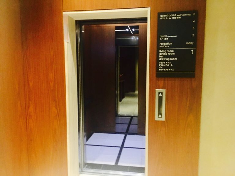 エレベータホールフロント階