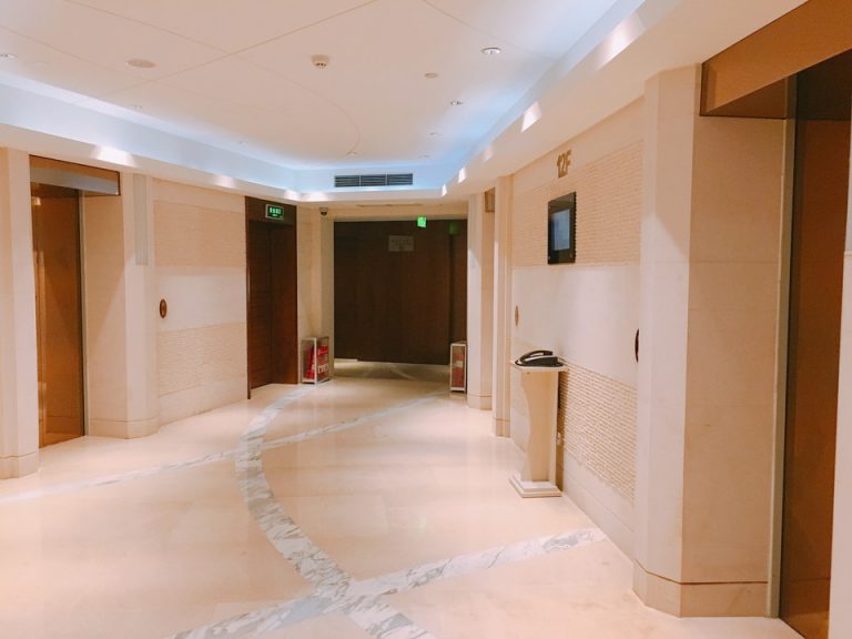客室階 エレベーターホール