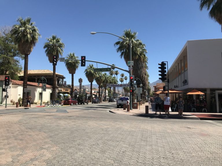 この時点で45度のダウンタウンパームスプリングス