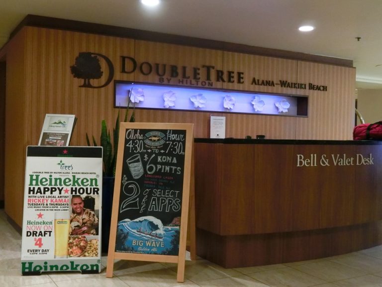 ホテル地上階ベルデスク