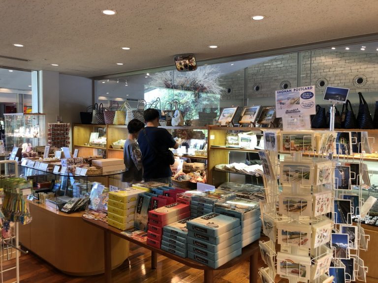 ホテル売店内観(8)