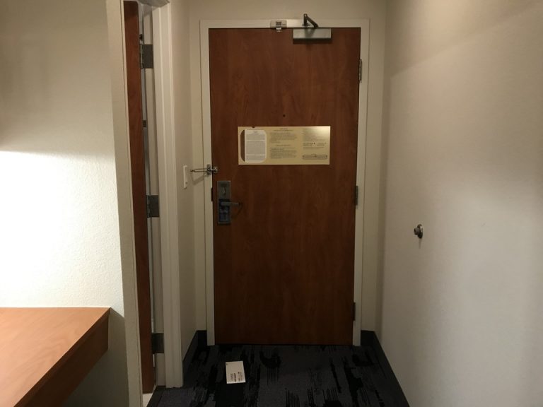 客室扉