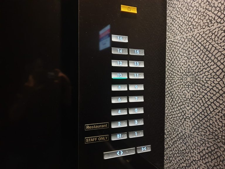 エレベーター回数ボタン