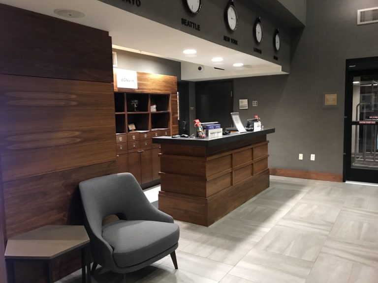 チェックインカウンター