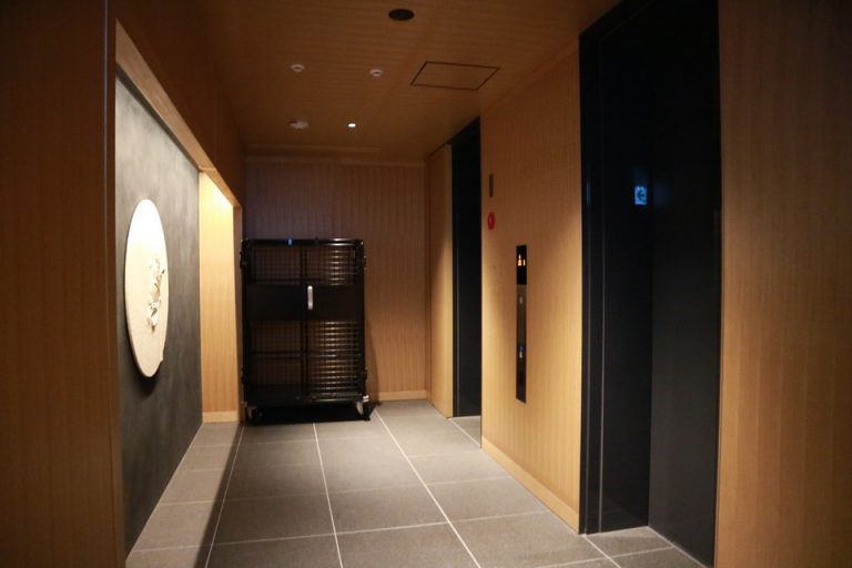 1Fエレベーターホール