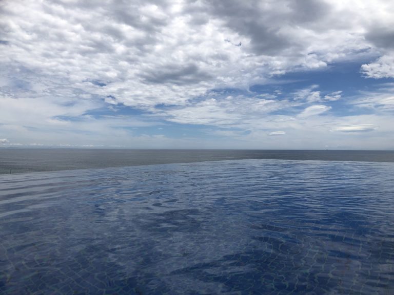 空 海 インフィニティプール