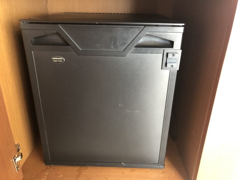 冷蔵庫(閉じた状態)