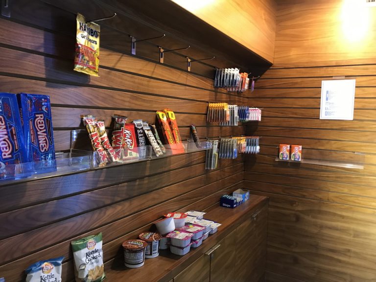 僅かな数のスナック