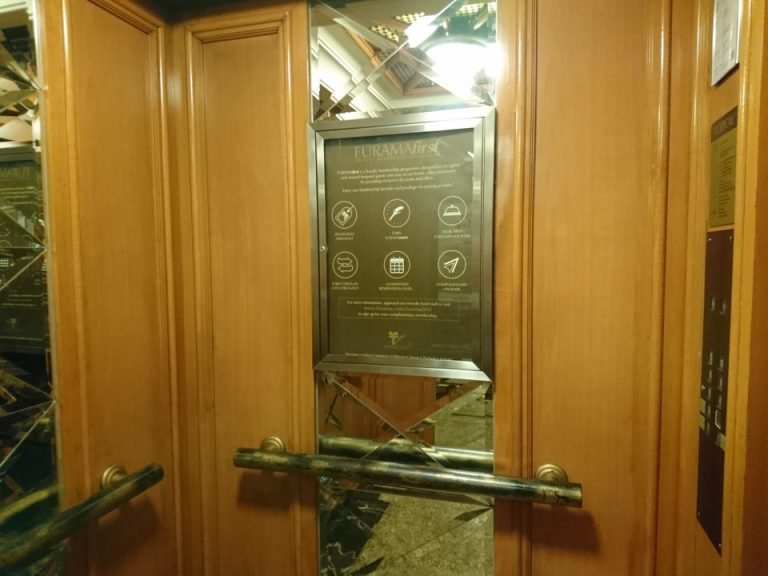 エレベーター内観2