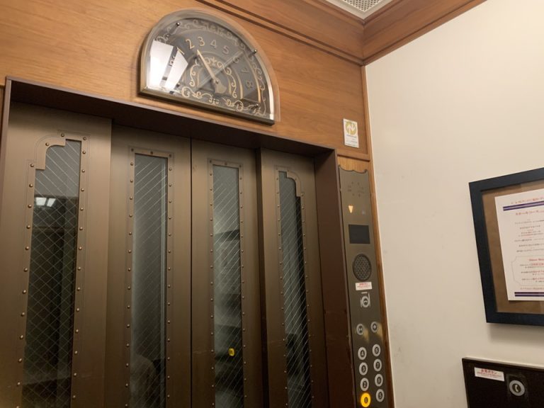 エレベーター内観2