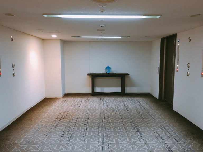 客室階エレベーターホール