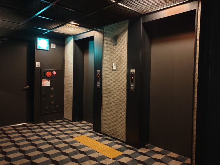 エレベーターホール客室階(1)