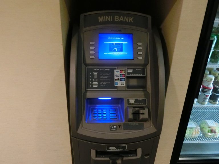 フロント横ATM