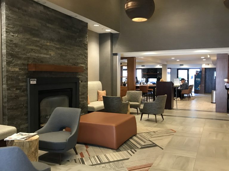 チェックインカウンター前